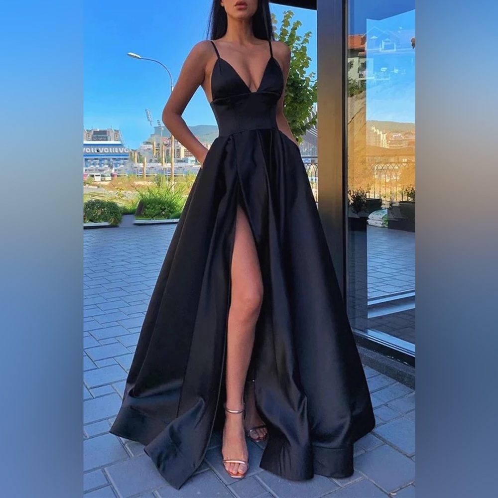 Black Prom Dress/Formal Gown w/ Pocket Slit. A Line. Satin.